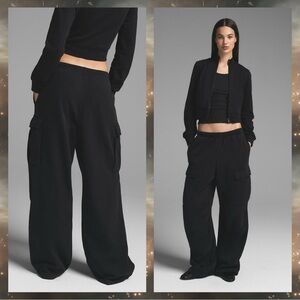 SKIMS Boyfriend Fleece Cargo Sweatpants-Black